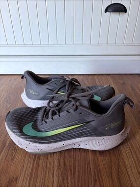 61/2 big kids or 8 women’s. Nike Kids Gray Sneakers with Teal Swoosh